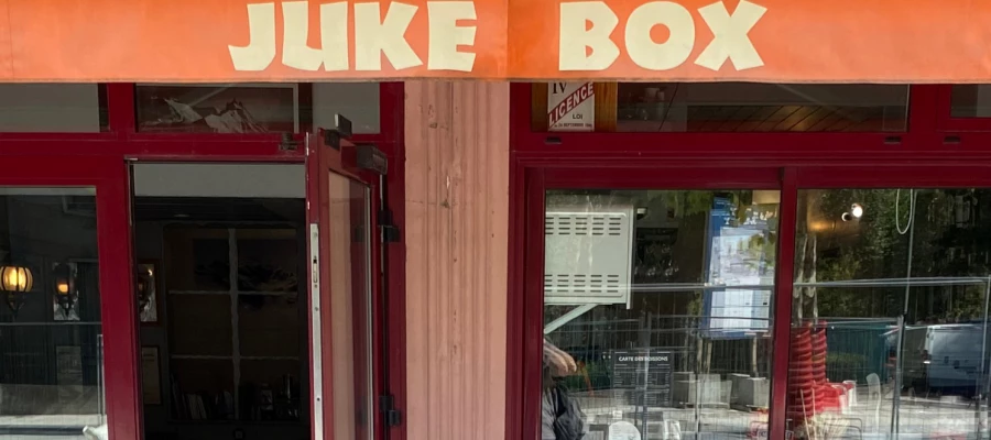 Découvrez le bar "Le Juke Box"